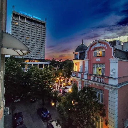 Your Place In The Heart Of And 300 Meters From The Apartment Varna